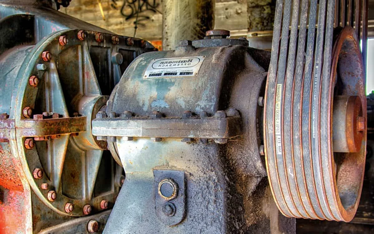 Maquinaria industrial antigua — depreciación y valor real